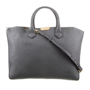 NWT/Burberry gray Leather Tote Bag
Vintage designer shoulder/tote handbag